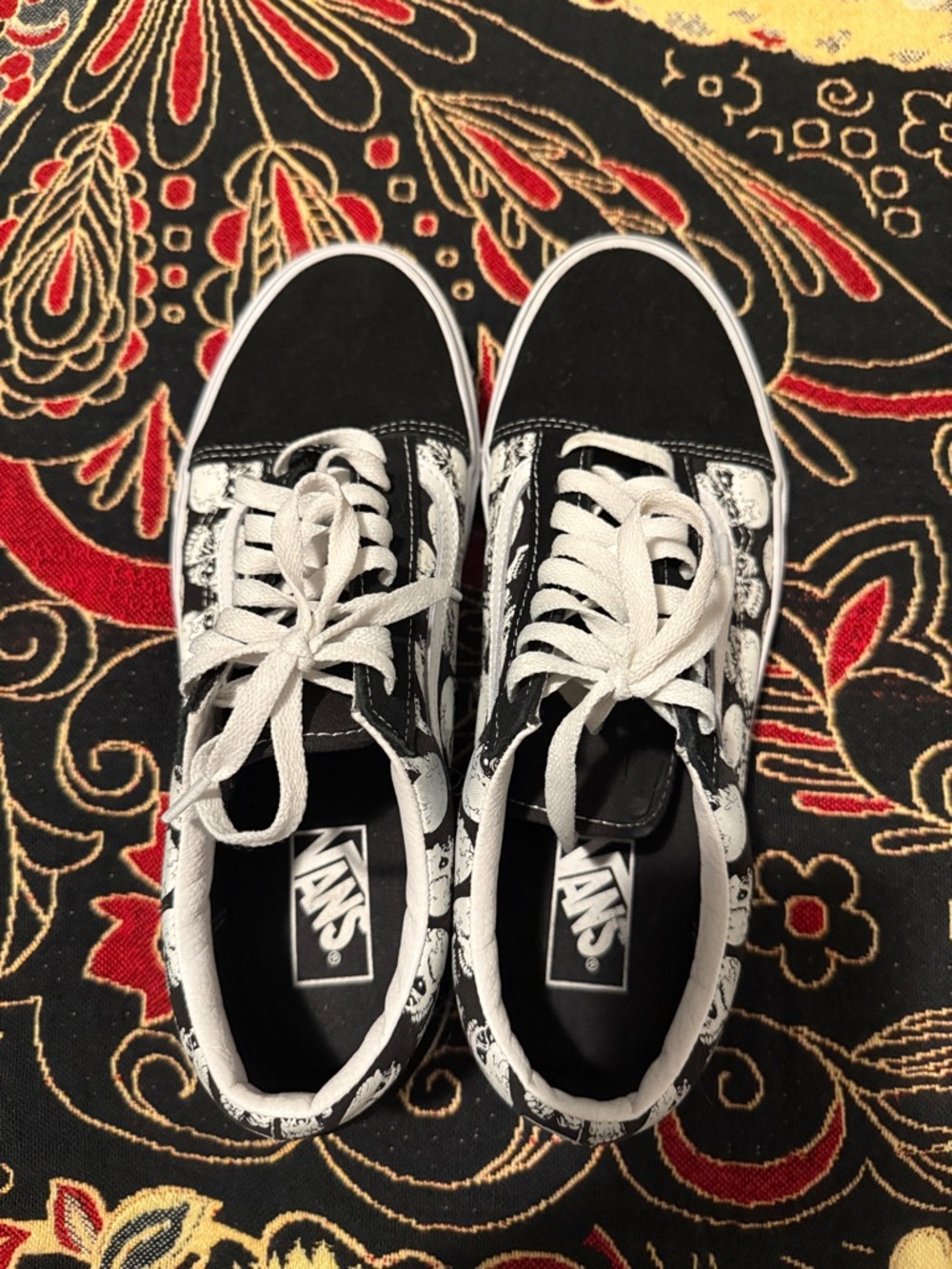 Like New Vans Black & White Low-Top Skate Shoes with Skull Print - Picture 5 of 8